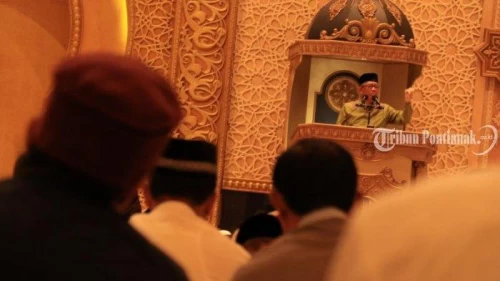 Foto Ini Pesan Menyentuh Gubernur Kalbar Usai Tarawih Pertama di Masjid Raya Mujahidin